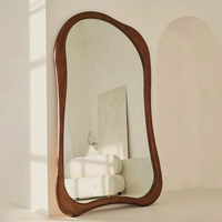 Grand miroir sur pied décoratif en bois pour salon, miroir de sol irrégulier pleine longueur