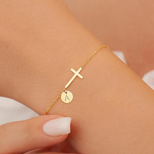 Nuevas pulseras con dijes de Cruz religiosa chapadas en oro exquisitas para mujer, 26 letras redondas, Moda Para comunión - Product Image 4