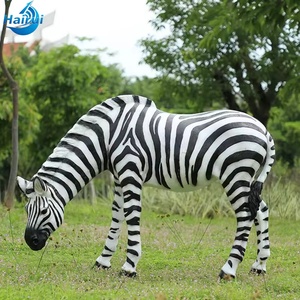Sculpture de zèbre grandeur nature en résine sur le thème du safari en plein air, sculpture animale - Product Image 2