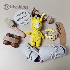 Direct-factory Wholesales sonaglio giocattoli Crochet <span class=keywords><strong>giraffa</strong></span> progettato anello in legno massaggiagengive giocattolo per giocattoli da bagno per bambini Set 6 mesi - Product Image 1