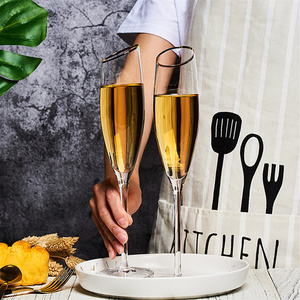 Bicchieri da Vino Frizzante in Cristallo Senza Piombo con Bordo Inclinato Moderno e Creativo per Coupé, Bordo Dorato, 101-200ml, Stile Giapponese per Uso Domestico - Product Image 4