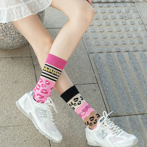 Chaussettes de mode en coton jacquard mi-mollet, motif asymétrique canard mandarin AB, design original d'usine, pour hommes et femmes - Product Image 3