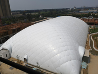 Grande structure gonflable autoportante en membrane PVDF, dôme sportif gonflable à vendre