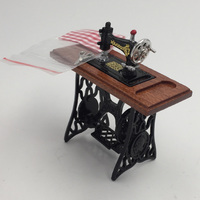 Modèle miniature de couture nostalgique en alliage métallique 1:12 avec ciseaux et accessoire en tissu à carreaux pour loisirs créatifs