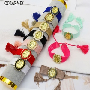 สร้อยข้อมือผ้าฝ้ายประดับจี้เหรียญทองคำชุบลายศาสนาคลาสสิก ปรับขนาดได้ สไตล์โบฮีเมียน ของขวัญสำหรับผู้หญิง - Product Image 2