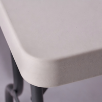 Table pliante en plastique moulé par soufflage, moderne, pour extérieur, vente en gros d'usine, idéale pour hôtels, banquets, formations, camping, hôpitaux, restaurants, parcs