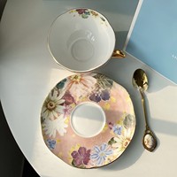 Tasse à café personnalisée imprimée fleur décor élégant vintage luxe en céramique porcelaine turque vente en gros tasses à thé et avec soucoupes ensemble