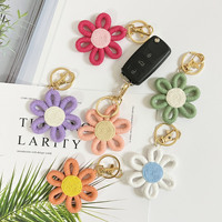 Porte-clés simple marguerite et pendentif tressé - Breloque florale minimaliste la plus vendue
