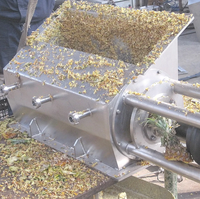 Appels, ananas, peren, perziken. Hamermolen gebruikt voor het maken van jam, geconcentreerde sappen en de verwerking van fruitgrondstoffen.