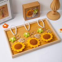 Porte-clés tournesol au crochet fait main, pendentif porte-bonheur en perles, breloque de sac en peluche, cadeau pour la fête des enseignants avec carte