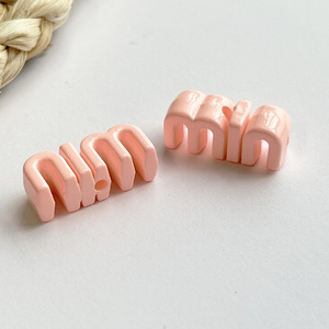 Letras de pintura de color Cuentas perforadas Agujero recto Colgante DIY Accesorios de joyería Cuentas acrílicas Letras de color - Product Image 5