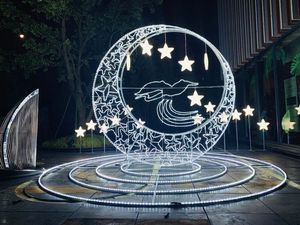 Iluminación decorativa LED con forma de luna, resistente al agua IP65, con temática de Ramadán, para paisajes exteriores y eventos culturales. - Product Image 1