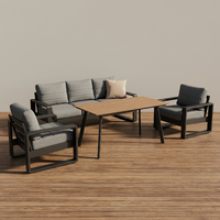 Ensemble de canapés d'extérieur de luxe moderne avec table basse à lattes en PS et coussins gris imperméables pour espace de conversation de villa ou de jardin