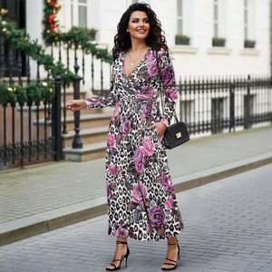 Abito lungo da donna classico con stampa floreale leopardata viola e rosa, maniche lunghe, scollo a V, modello avvolgente, linea ad A, orlo svasato, abito sofisticato per occasioni speciali - Product Image 5