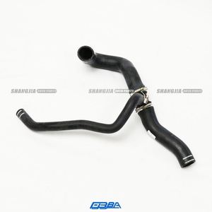 Piezas de automóvil en T inferiores de la manguera del radiador de la venta caliente para Maserati Ghibi Quattroporte V6 670001321 670031894 Material de goma - Product Image 1