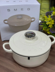 Casserole en fonte émaillée vintage <span class=keywords><strong>Smeg</strong></span> 26 cm 2,2 L avec couvercle pour mijoter sur cuisinière à gaz ou à induction - Product Image 6