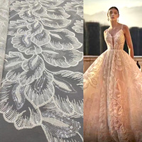 Tissu de maille brodé de dentelle de paillettes de grande vague de pétale libre et romantique de haute qualité pour la robe de mariée et les vêtements