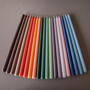 Vela de barra larga Romandi personalizada de 36 colores mezclados, Juego de 4 piezas al por mayor; vela cónica de mezcla de cera de parafina para bodas y fiestas - Product Image 2