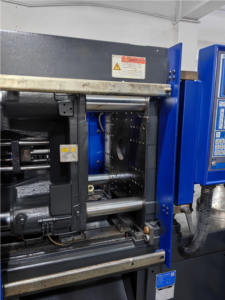 Machine haïtienne de moulage par injection de plastique horizontale MA1200 de deuxième génération pour fabriquer des moules en plastique entièrement automatiques en vente - Product Image 5