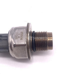 Sensor de Presión Senwitt 95PP3-2 con Montaje Roscado para Piezas de Excavadora - Product Image 3