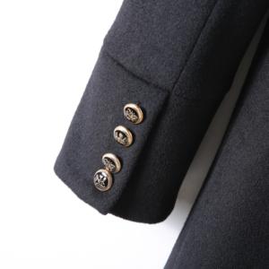 เสื้อโค้ทกันน้ำแบบยาวสำหรับฤดูหนาว ผ้าขนสัตว์ 50% ติดกระดุมสองแถว ระบายอากาศได้ดี ซับในไนลอน พร้อมงานปักและโลโก้สั่งทำสำหรับสุภาพสตรี - Product Image 3