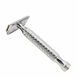 มีดโกนสแตนเลสขัดเงาอย่างดีสำหรับผู้ชาย ยี่ห้อ <span class=keywords><strong>Schick</strong></span> ใบมีดสองคม ด้ามจับสีเงินสดใส เปลี่ยนใบมีดได้ง่าย - Product Image 3