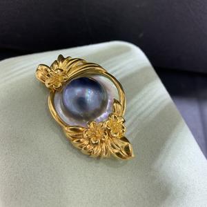 Charm Unisex de Plata 925 con Perla Mabe Blanca Redonda de 26mm x 40mm, Engaste de Flor, Estilo Clásico, para Collar - Product Image 2