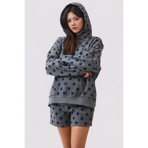Ensemble sweat-shirt et pantalon de survêtement en suède <span class=keywords><strong>zippé</strong></span> personnalisé pour <span class=keywords><strong>femme</strong></span>, avec motif couverture et short à pois, fabriqué par le fabricant de sweats à capuche - Product Image 6