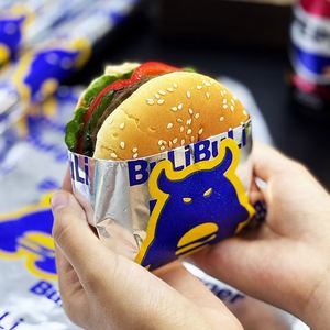 กระดาษฟอยล์อลูมิเนียมแบบกำหนดเองสำหรับบรรจุภัณฑ์ฉนวนกันความร้อนสำหรับร้านกาแฟเบอร์เกอร์แซนวิชทนน้ำมันกระดาษบรรจุภัณฑ์อาหารอย่างรวดเร็ว - Product Image 2