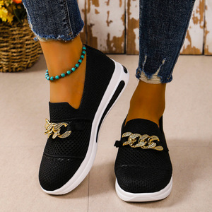 Chaussures décontractées compensées pour femme en maille respirante avec chaîne métallique, collection automne - Product Image 4