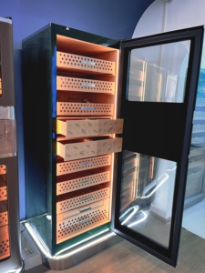 Humidor Eléctrico de Lujo de Precisión Controlada Raching RR980, Gran Tamaño, Capacidad para 3000-4000 Cigarros - Product Image 3
