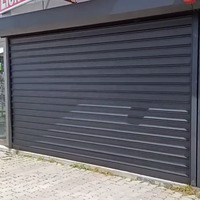 Porte à volet enroulable en acier industriel moderne et coupe-vent avec palan à chaîne Surface finie Méthode d'ouverture par poussée et traction