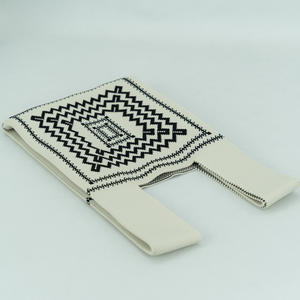 Vendita calda In magazzino Mini <span class=keywords><strong>borsa</strong></span> personalizzata per bambini borse a <span class=keywords><strong>tracolla</strong></span> In maglia di poliestere borse a <span class=keywords><strong>tracolla</strong></span> all'<span class=keywords><strong>uncinetto</strong></span> per le donne - Product Image 4