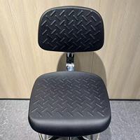 Chaise de travail en polyuréthane PU classique avec roues, banc noir rotatif pour comptoir de caisse de laboratoire d'infirmerie de clinique d'hôpital