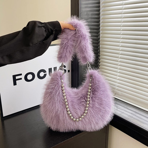 2024 otoño e invierno nuevo bolso peludo diseño de nicho Imitación Piel de zorro bolso para axilas Cadena de perlas bolso de un solo hombro - Product Image 2