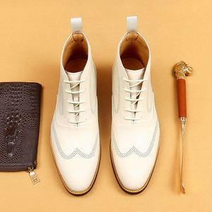 Bottes montantes à lacets pour homme en cuir véritable, style Brogue britannique, respirantes et légères, blanches, à bout pointu, collection Automne Hiver 2025 - Product Image 1