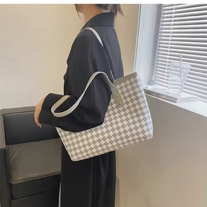 Sac à bandoulière et sac à main tendance pour femmes, léger, imperméable, en nylon, design polyvalent et portable pour le shopping - Product Image 3