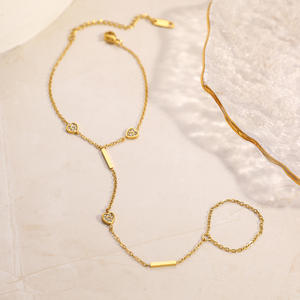 Cadena corporal chapada en oro con forma de corazón e incrustaciones de diamantes, joyería minimalista para uso diario. - Product Image 4