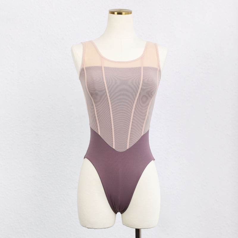 สีชมพูอ่อนและสีม่วง