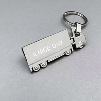 Porte-clés miniatures en alliage métallique en forme de camion long avec logo personnalisé pour les cadeaux d'entreprise, porte-clés personnalisé pour souvenir