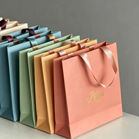 Sac en papier recyclable pour l'emballage de vêtements et de chaussures, carton blanc robuste, capacité de 6 à 9 kg, poignée personnalisée OEM