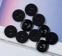 Kancing Resin Tersedia, Manset Pria & Wanita, Pinggiran Lebar Bulat, Hitam & Putih, Lubang Kancing 15mm, Dua Lubang, Pabrik