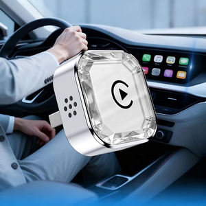 Boîtier CarPlay 2 en 1 Plug and Play, adaptateur CarPlay portable filaire vers sans fil avec aérations de refroidissement - Product Image 1