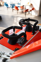 Chargeuse polyvalente sur roues et sur chenilles avec moteur diesel et godet standard pour le transport agricole et les travaux de terrassement