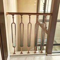 Rampe d'escalier en verre plaqué or de style français moderne et luxueux, adaptée aux villas, garde-corps en aluminium doré pour intérieur