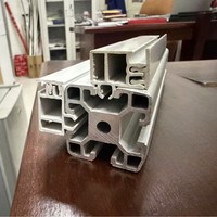 Fabricant à Approvisionnement Direct : Profilés en PVC Extrudé pour Rails, Bandes en PVC, Sections Profilées en PVC, Portes Plastique-Acier