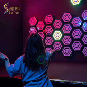 Système d'éclairage interactif pour arène de jeu multijoueur 2026 avec capteurs LED RGB et indice de protection IP55 - Product Image 1