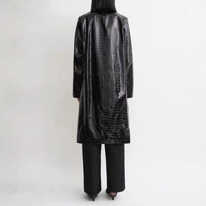 Cappotto <span class=keywords><strong>Trench</strong></span> Monopetto <span class=keywords><strong>Nero</strong></span> Personalizzato Jancoco da Donna, Lunghezza Media, in Pelle Goffrata Effetto Coccodrillo per Autunno Inverno Sera - Product Image 3