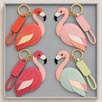 Porte-clés en cuir PU flamant rose personnalisé, design gratuit, breloque de sac mignonne et amusante en forme d'animal, idéal comme cadeau souvenir