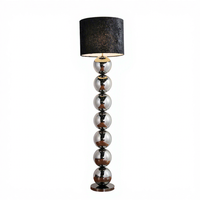 Lampe sur pied LED de style industriel nordique avec base en métal empilée et abat-jour en tissu doux pour maison d'hôtes, café, bureau